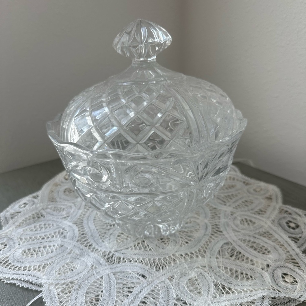 24% Lead vintage 
Crystal Candy Dish With Lid
Footed Scrolls Cross